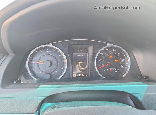 4T1BF1FK8GU223522 2016 TOYOTA CAMRY Silver Widok zestawu wskaźników