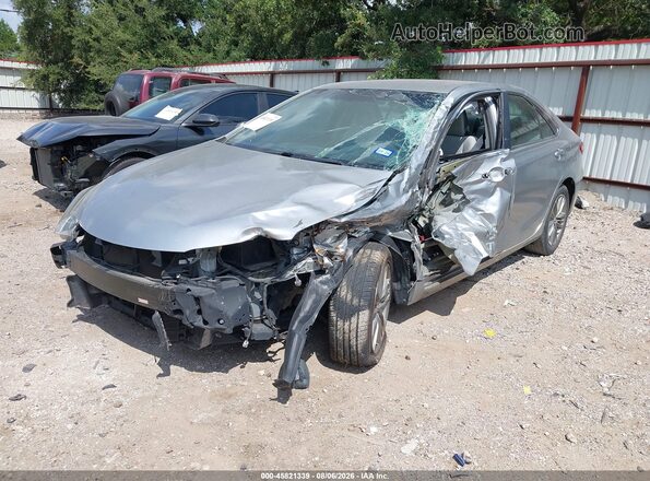 4T1BF1FK8GU596348 2016 TOYOTA CAMRY Silver Vista tres cuartos delantera izquierda