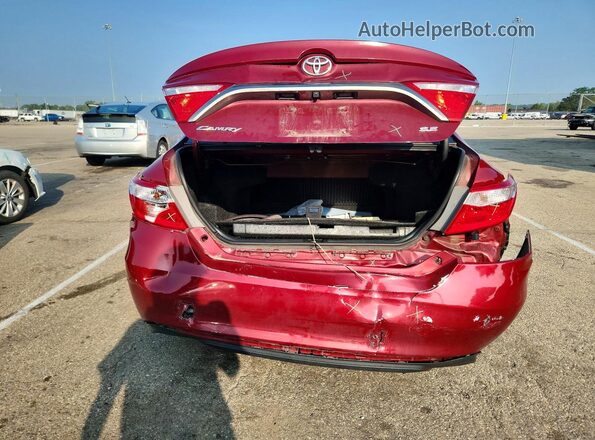 4T1BF1FK8GU598214 2016 TOYOTA CAMRY Темно-бордовый Вид сзади