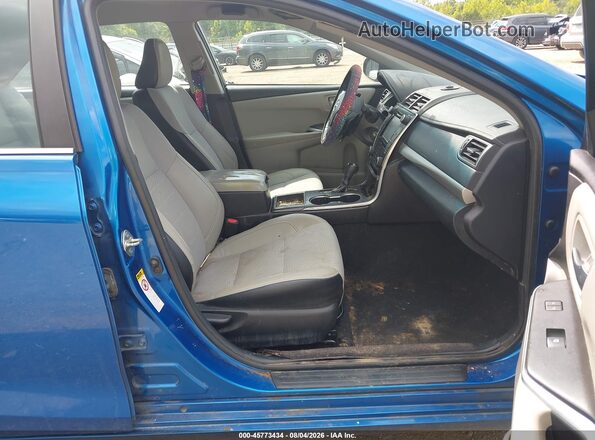 4T1BF1FK8HU640849 2017 TOYOTA CAMRY Blue Вид салону спереду