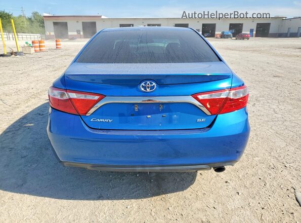4T1BF1FK8HU672989 2017 TOYOTA CAMRY Синий Вид сзади