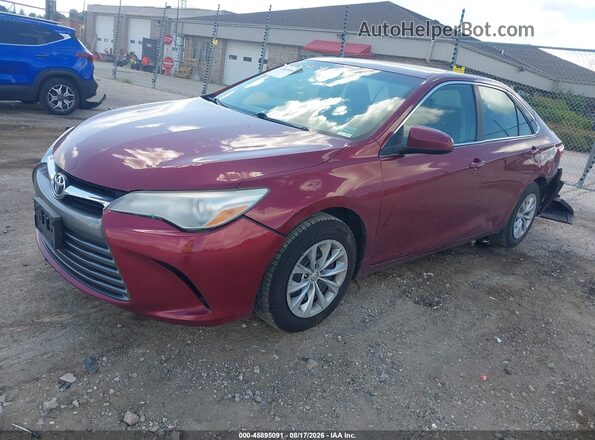 4T1BF1FK8HU779301 2017 TOYOTA CAMRY Maroon Առջևի ձախ երեք քառորդ տեսարան
