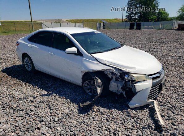 4T1BF1FK9GU120318 2016 TOYOTA CAMRY Белый Передняя правая четверть