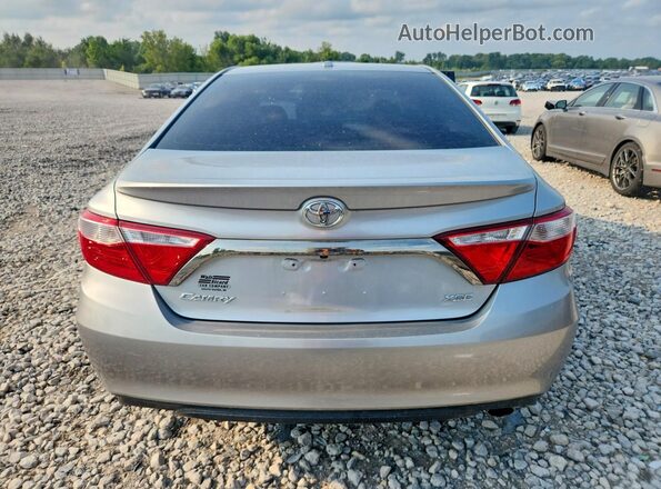 4T1BF1FK9GU603856 2016 TOYOTA CAMRY Серебряный Вид сзади