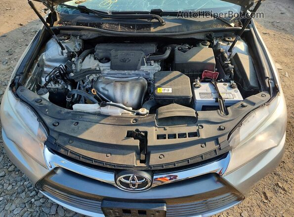 4T1BF1FK9HU724971 2017 TOYOTA CAMRY Silver Widok wnętrza z tyłu