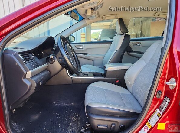 4T1BF1FKXGU577686 2016 TOYOTA CAMRY Бордовый Вид салона спереди