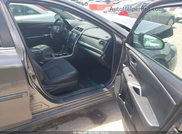 4T1BF1FKXHU368501 2017 TOYOTA CAMRY Серый Вид салона спереди