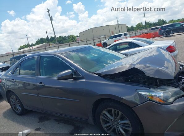 4T1BF1FKXHU368501 2017 TOYOTA CAMRY Серый Вид задней части салона