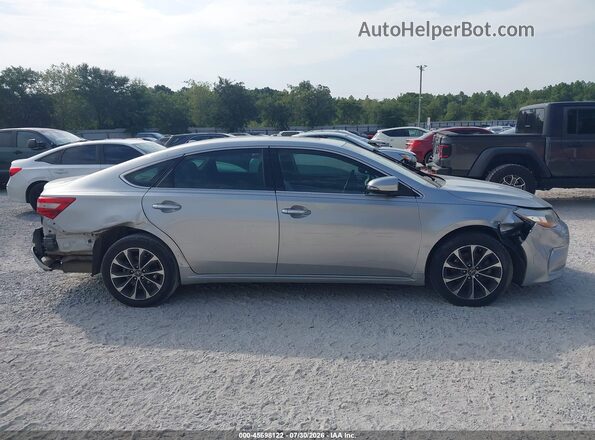4T1BK1EB0JU278602 2018 TOYOTA AVALON Silver Widok wnętrza z tyłu