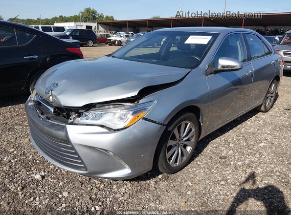 4T1BK1FK2HU031770 2017 TOYOTA CAMRY Silver Vista tres cuartos delantera izquierda