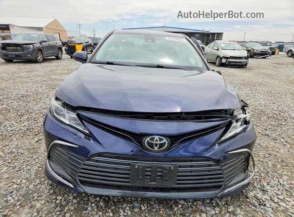 4T1C11AK0NU671597 2022 TOYOTA CAMRY Синий Вид спереди