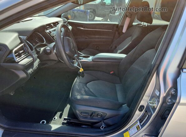 4T1C11AK2LU952975 2020 TOYOTA CAMRY Silver Widok wnętrza z przodu