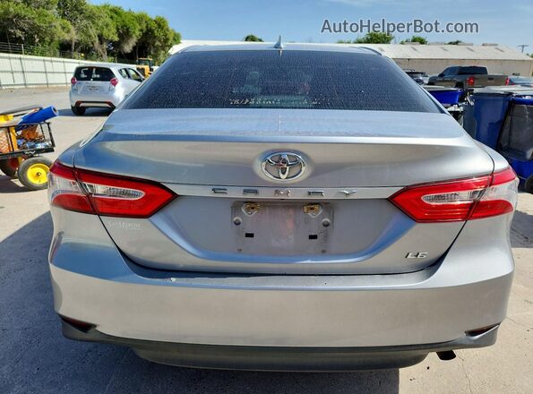 4T1C11AK2LU952975 2020 TOYOTA CAMRY Silver Widok z tyłu