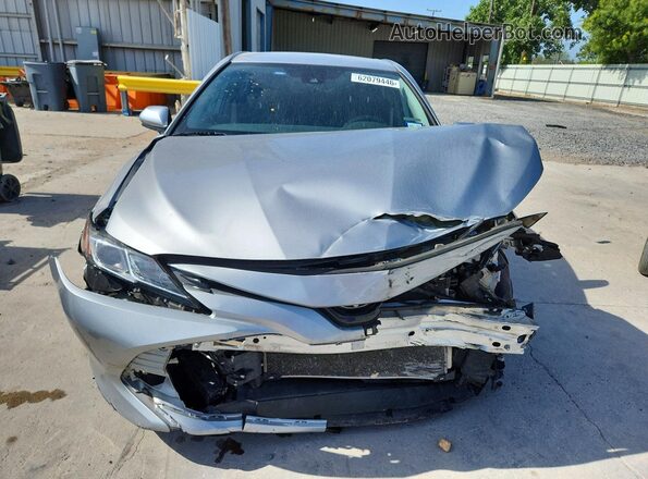 4T1C11AK2LU952975 2020 TOYOTA CAMRY Silver Widok z przodu