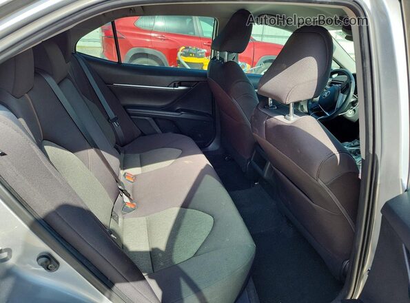 4T1C11AK2LU952975 2020 TOYOTA CAMRY Silver Widok tylnych siedzeń
