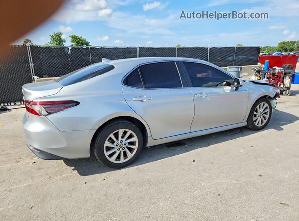 4T1C11AK4MU552028 2021 TOYOTA CAMRY Silver უკანა მარჯვენა