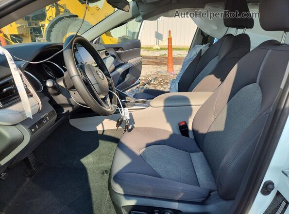 4T1C11AK4PU164978 2023 TOYOTA CAMRY Белый Вид салона спереди