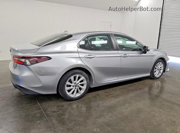 4T1C11AK7NU651377 2022 TOYOTA CAMRY Silver Trasero derecho