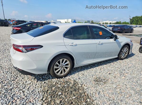 4T1C11AK8NU072155 2022 TOYOTA CAMRY White Trasero derecho