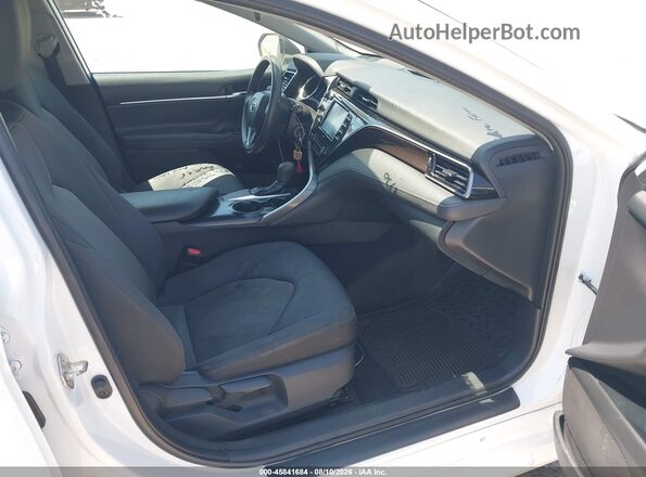 4T1C11AKXLU872016 2020 TOYOTA CAMRY Белый Вид салона спереди