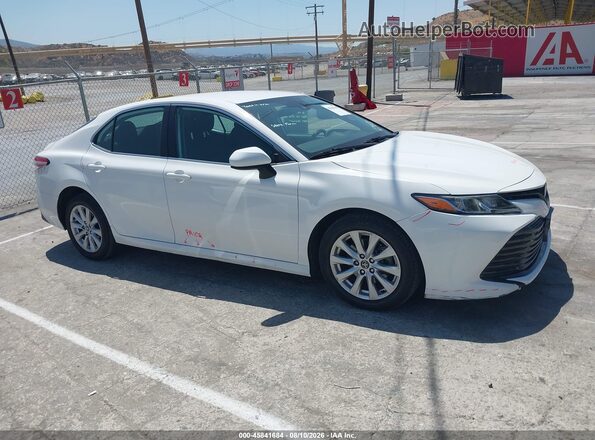 4T1C11AKXLU872016 2020 TOYOTA CAMRY Белый Вид задней части салона