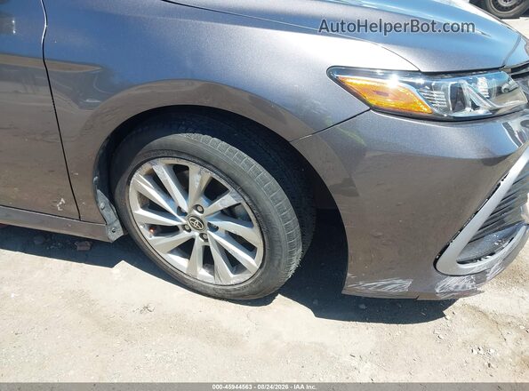 4T1C11AKXMU436770 2021 TOYOTA CAMRY Серый Вид спереди