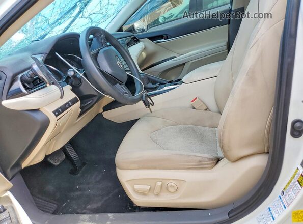 4T1C11BK5LU009204 2020 TOYOTA CAMRY White Widok wnętrza z przodu