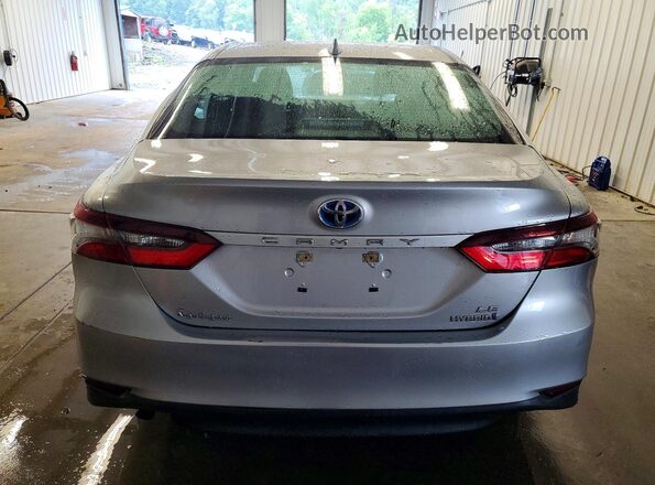 4T1C31AK3MU552760 2021 TOYOTA CAMRY Серебряный Вид сзади
