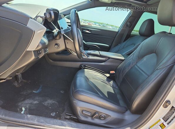 4T1DA1AB7NU012601 2022 TOYOTA AVALON Silver Widok wnętrza z przodu