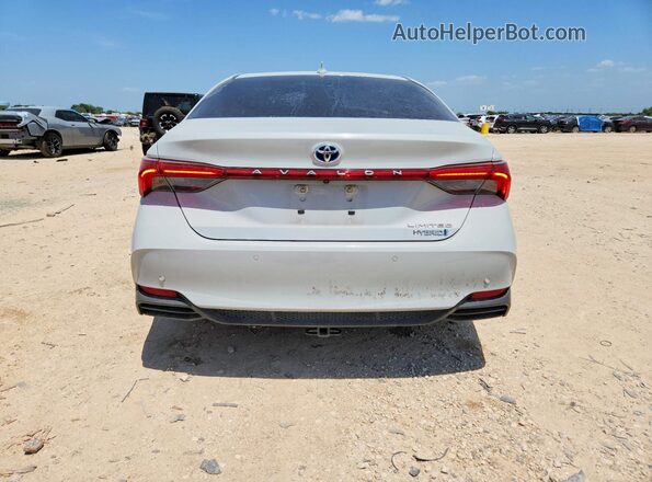 4T1DA1AB7NU012601 2022 TOYOTA AVALON Silver Widok z tyłu
