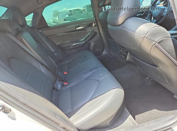 4T1DA1AB7NU012601 2022 TOYOTA AVALON Silver Widok tylnych siedzeń