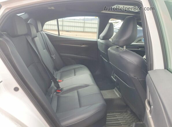 4T1DAACK0SU015896 2025 TOYOTA CAMRY White Widok tylnych siedzeń