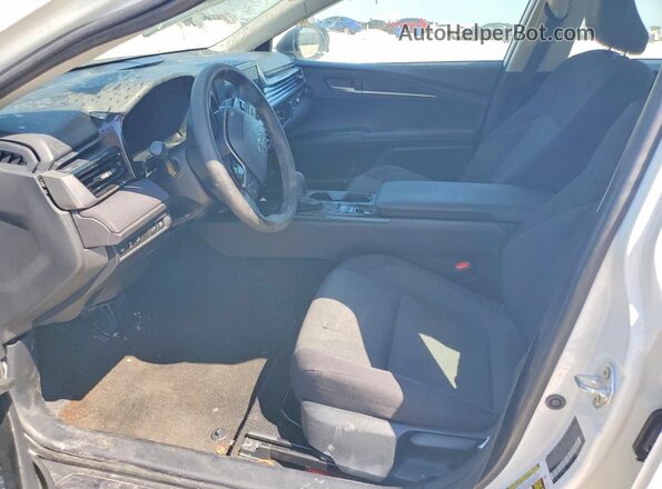 4T1DAACK0SU104187 2025 TOYOTA CAMRY White Widok wnętrza z przodu
