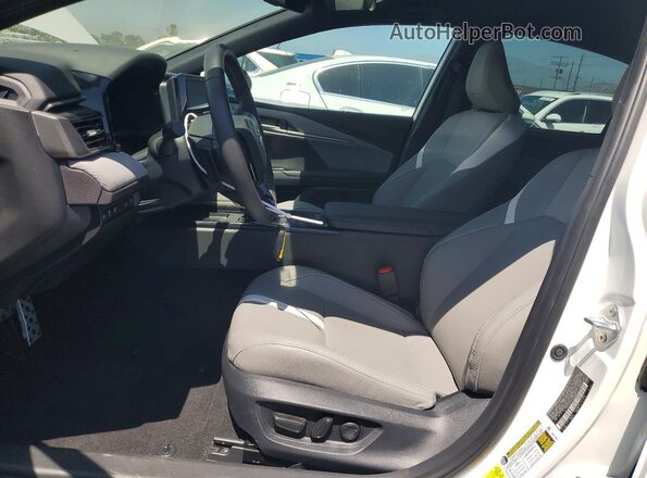4T1DAACK0TU728007 2026 TOYOTA CAMRY Белый Вид салона спереди