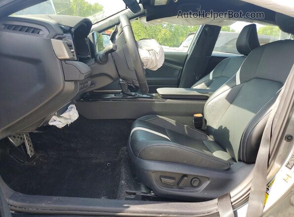 4T1DAACK1SU514724 2025 TOYOTA CAMRY Silver წინა სალონის ხედი