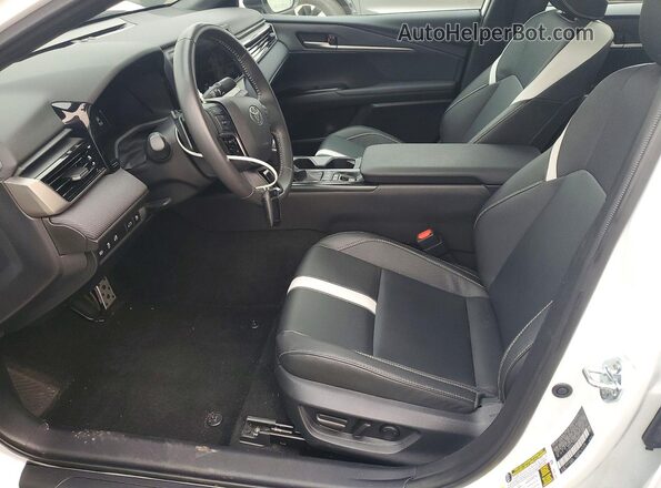 4T1DAACK1SU606643 2025 TOYOTA CAMRY Белый Вид салона спереди