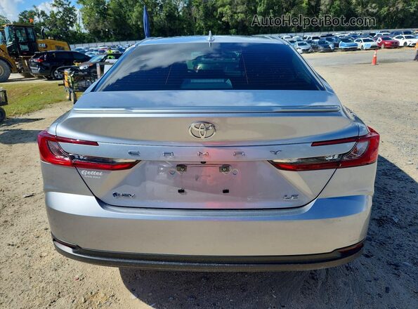 4T1DAACK1SU607288 2025 TOYOTA CAMRY Silver Вид ззаду