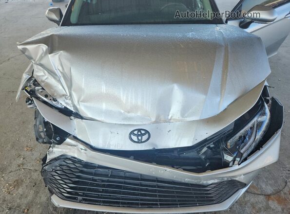 4T1DAACK1SU648603 2025 TOYOTA CAMRY Silver Vista interior trasera