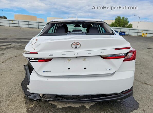4T1DAACK1TU256755 2026 TOYOTA CAMRY White Հետևի տեսք