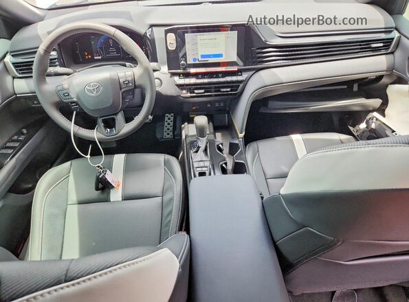 4T1DAACK1TU304027 2026 TOYOTA CAMRY Silver Dashboard view