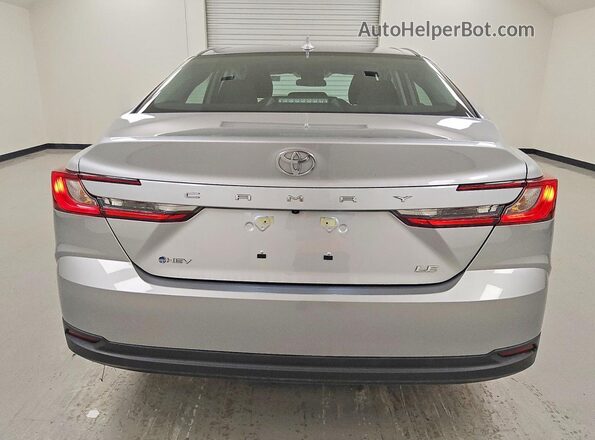 4T1DAACK1TU708736 2026 TOYOTA CAMRY Silver Հետևի տեսք