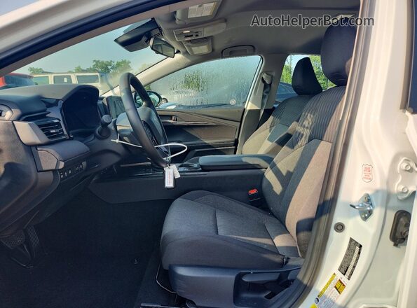 4T1DAACK1TU722877 2026 TOYOTA CAMRY White Front interior view