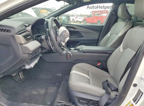 4T1DAACK2SU085044 2025 TOYOTA CAMRY Белый Вид салона спереди