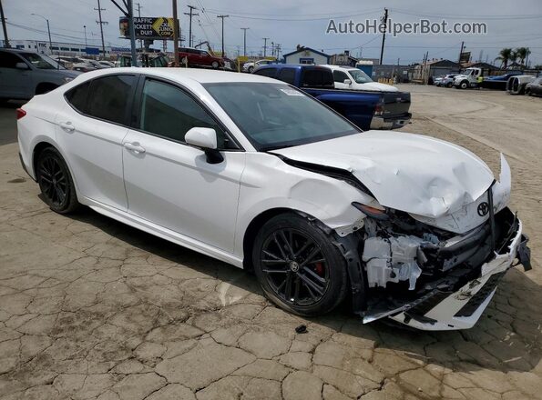 4T1DAACK2SU085044 2025 TOYOTA CAMRY Белый Передняя правая четверть