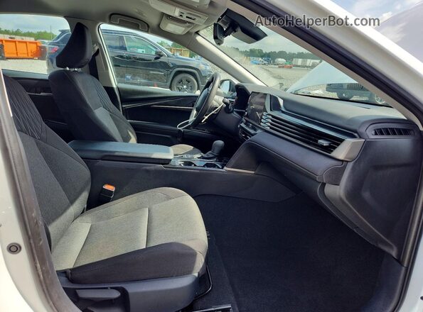 4T1DAACK2SU095766 2025 TOYOTA CAMRY Белый Вид салона спереди