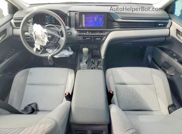 4T1DAACK2SU103879 2025 TOYOTA CAMRY Серебряный Вид панели приборов