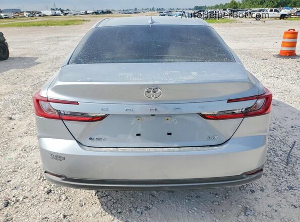 4T1DAACK2SU103879 2025 TOYOTA CAMRY Серебряный Вид сзади