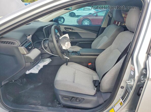 4T1DAACK2SU103879 2025 TOYOTA CAMRY Серебряный Вид салона спереди