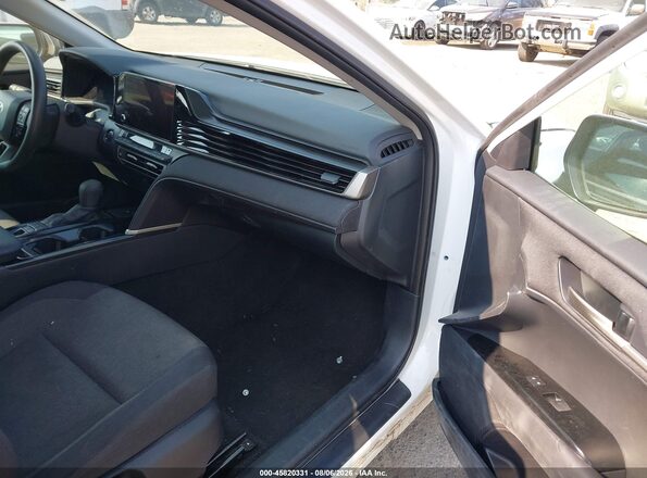 4T1DAACK2SU501352 2025 TOYOTA CAMRY White Widok wnętrza z przodu