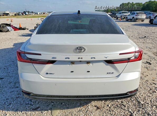 4T1DAACK2SU555217 2025 TOYOTA CAMRY White Widok z tyłu